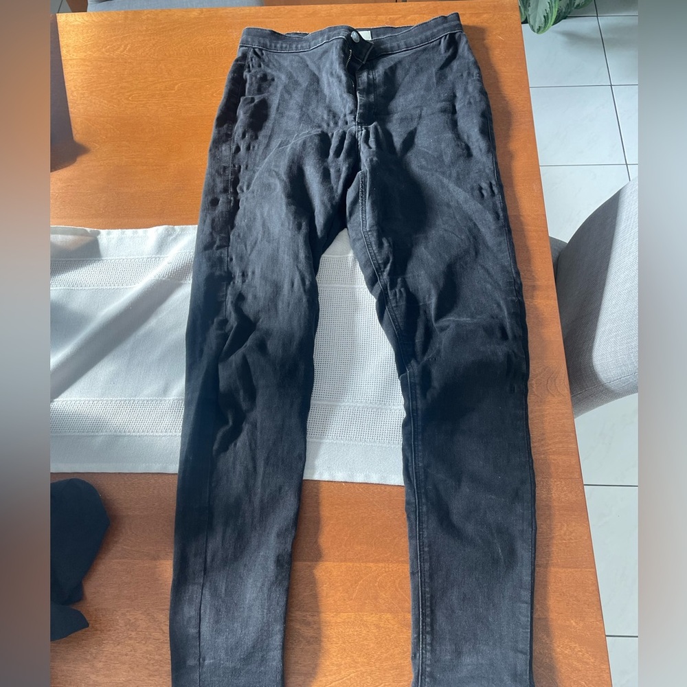 Black skinny jeans